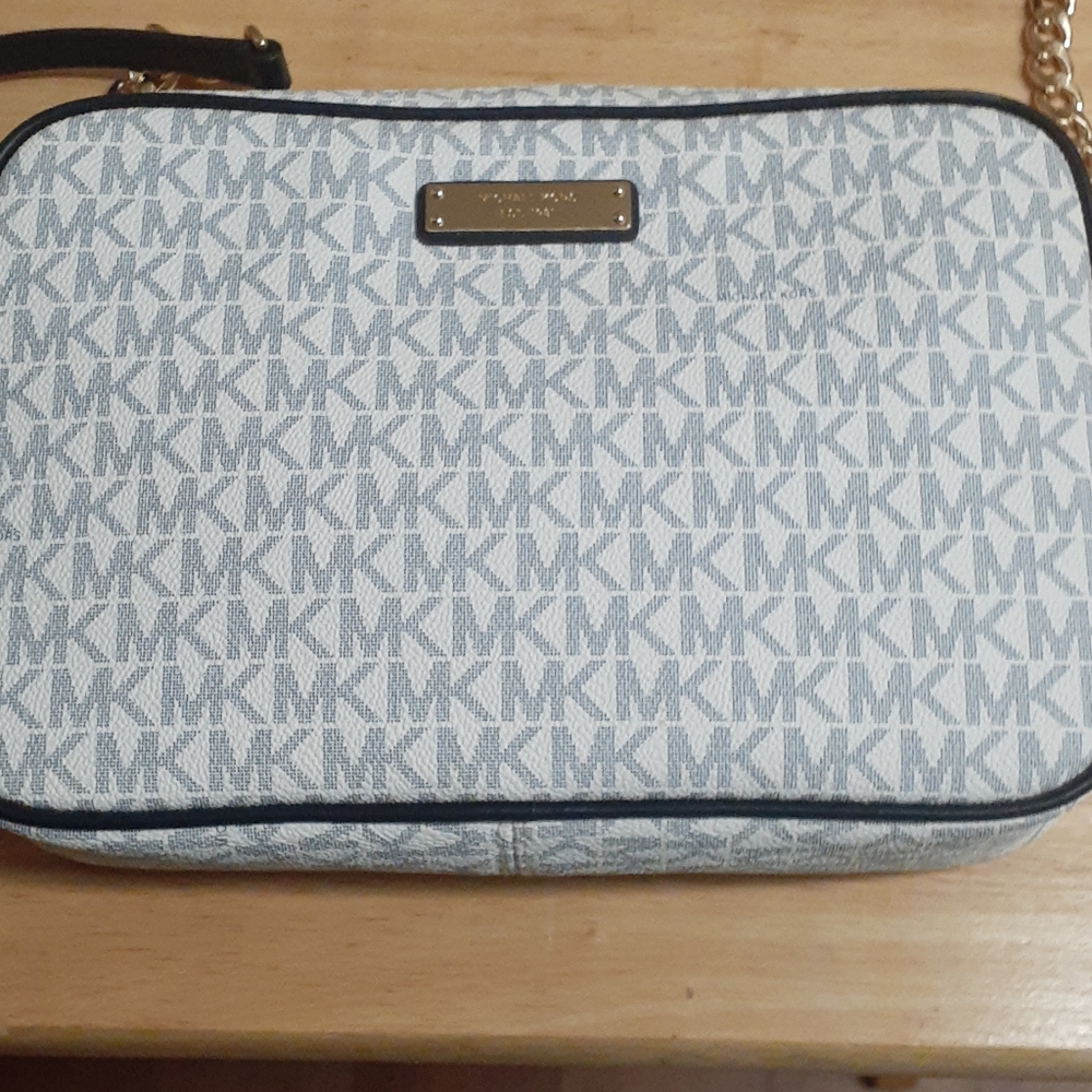 WOMAN M. K CROSSBODYB